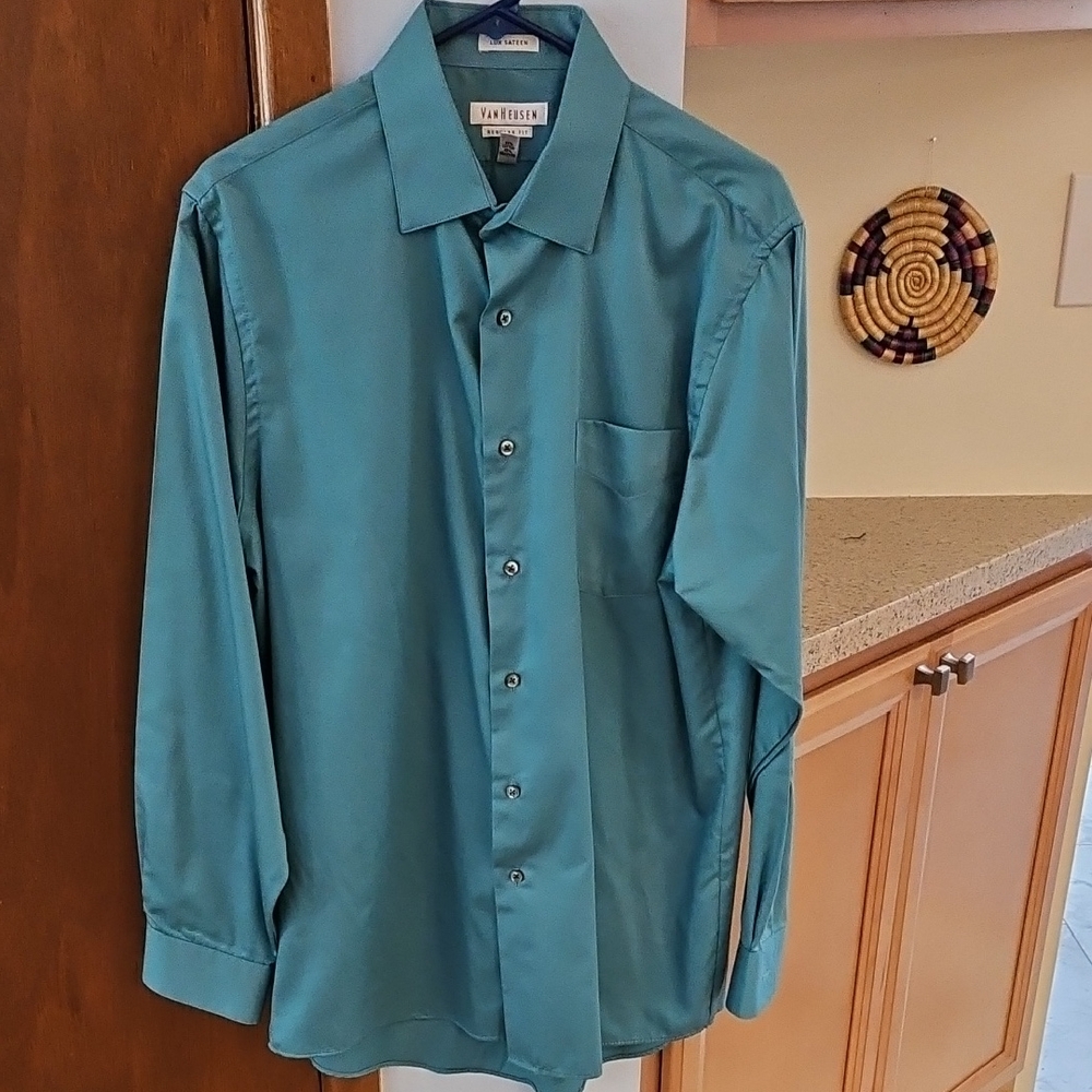 Van Heusen Lux Sateen Button Down Shirt NWOT